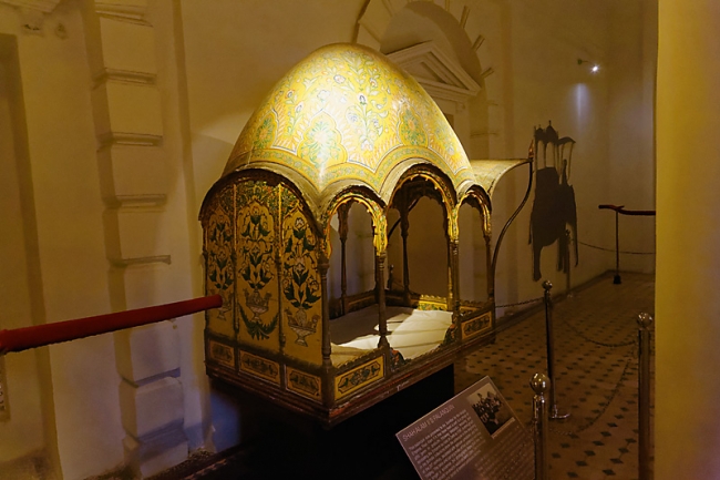 Gwalior-Jaivilas palace-014